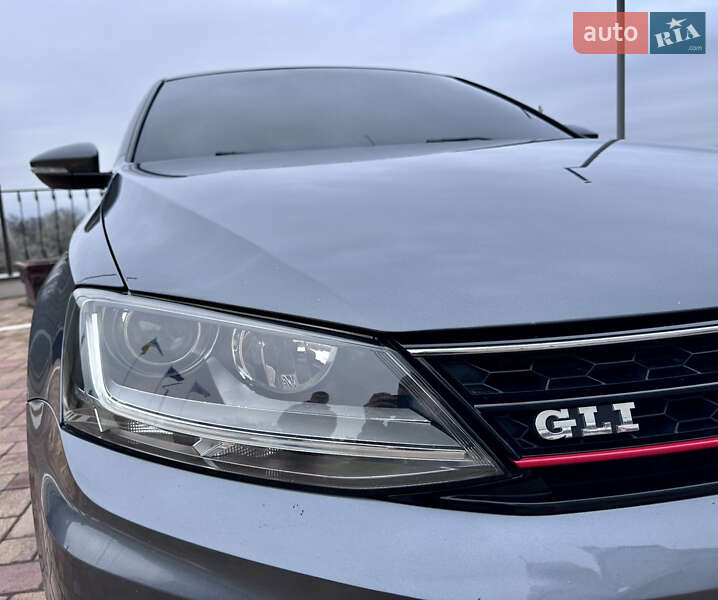 Седан Volkswagen Jetta 2016 в Киеве