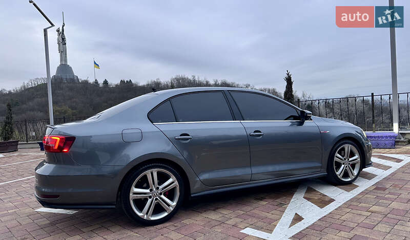 Седан Volkswagen Jetta 2016 в Киеве