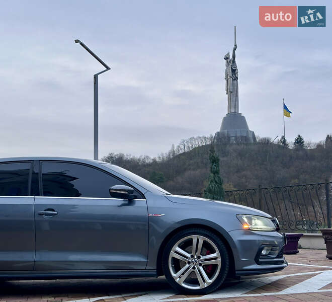 Седан Volkswagen Jetta 2016 в Киеве