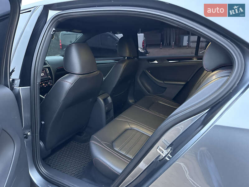 Седан Volkswagen Jetta 2016 в Киеве