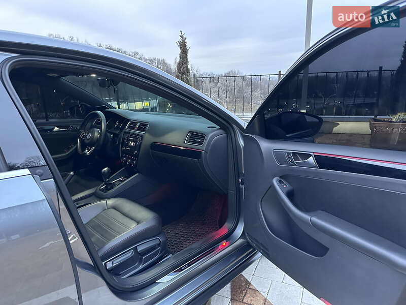 Седан Volkswagen Jetta 2016 в Киеве