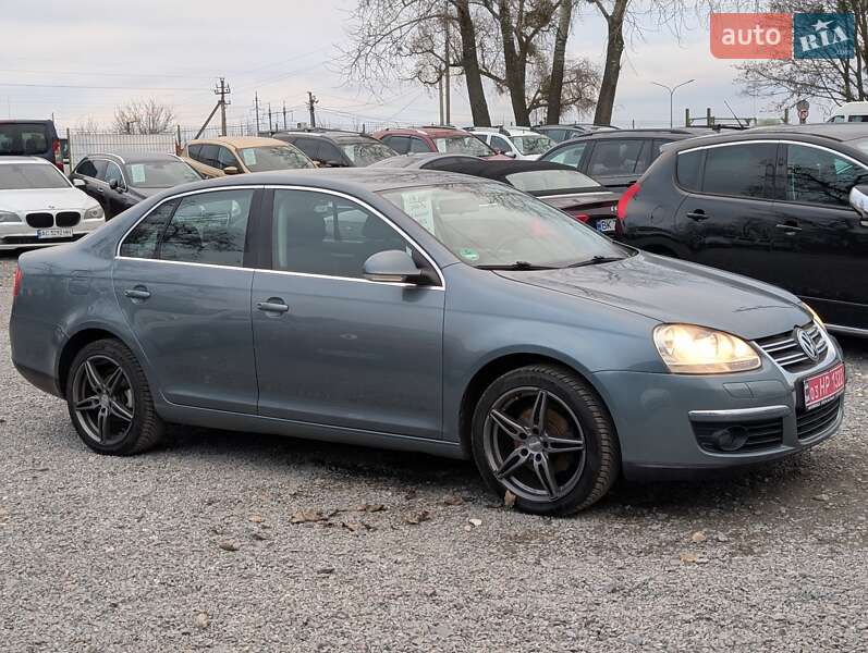 Седан Volkswagen Jetta 2006 в Ровно