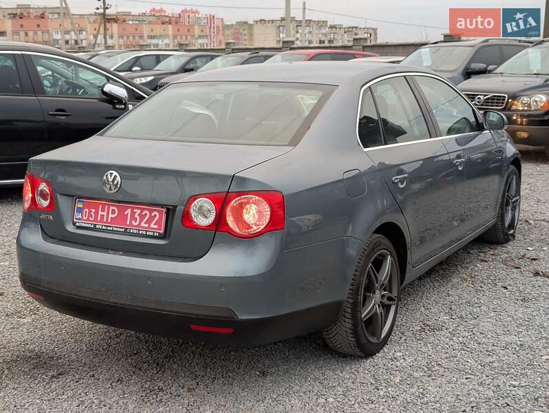 Седан Volkswagen Jetta 2006 в Ровно