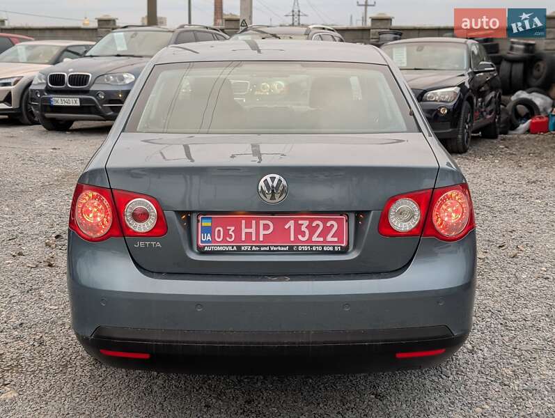 Седан Volkswagen Jetta 2006 в Ровно