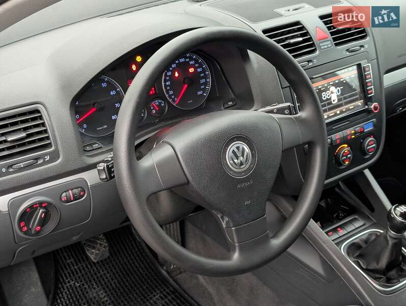 Седан Volkswagen Jetta 2006 в Ровно