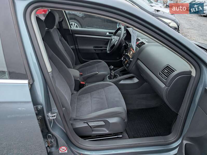 Седан Volkswagen Jetta 2006 в Ровно