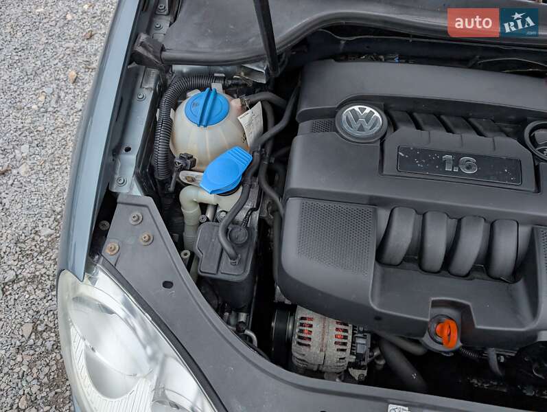 Седан Volkswagen Jetta 2006 в Ровно
