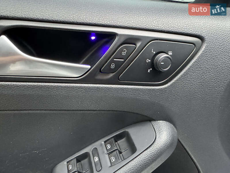 Седан Volkswagen Jetta 2017 в Днепре фото 17 Седан Volkswagen Jetta 2017 в Днепре