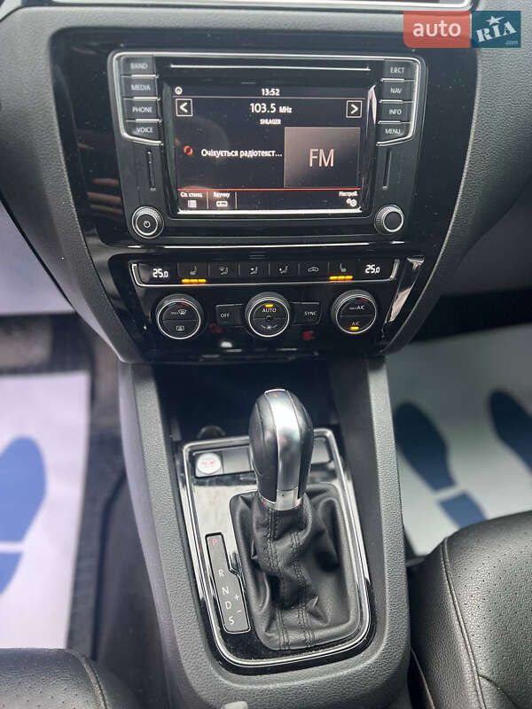 Седан Volkswagen Jetta 2017 в Харькове