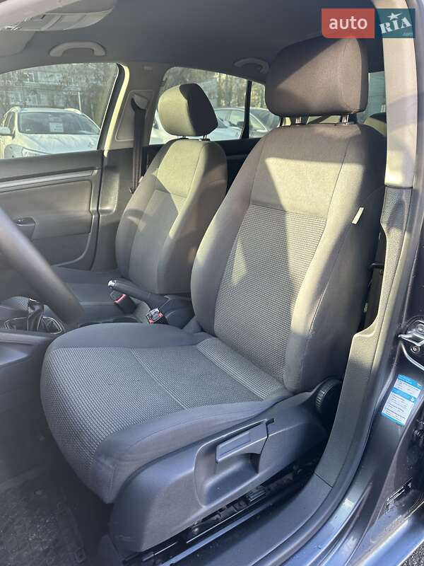 Седан Volkswagen Jetta 2005 в Сумах