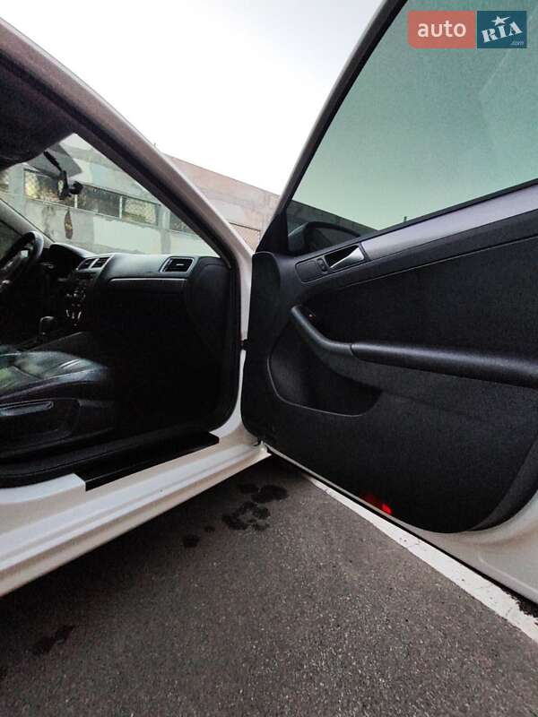 Седан Volkswagen Jetta 2012 в Кропивницькому