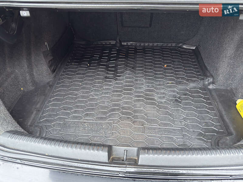 Седан Volkswagen Jetta 2013 в Кременчуці