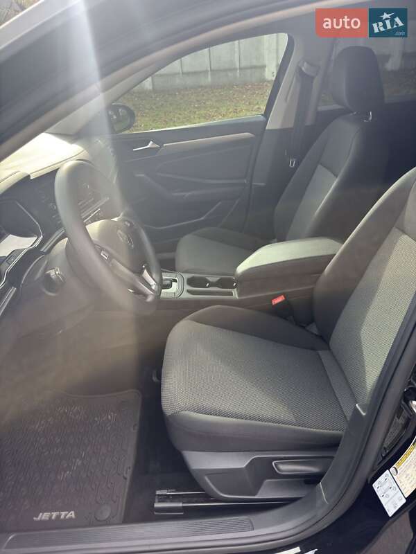 Седан Volkswagen Jetta 2020 в Львові