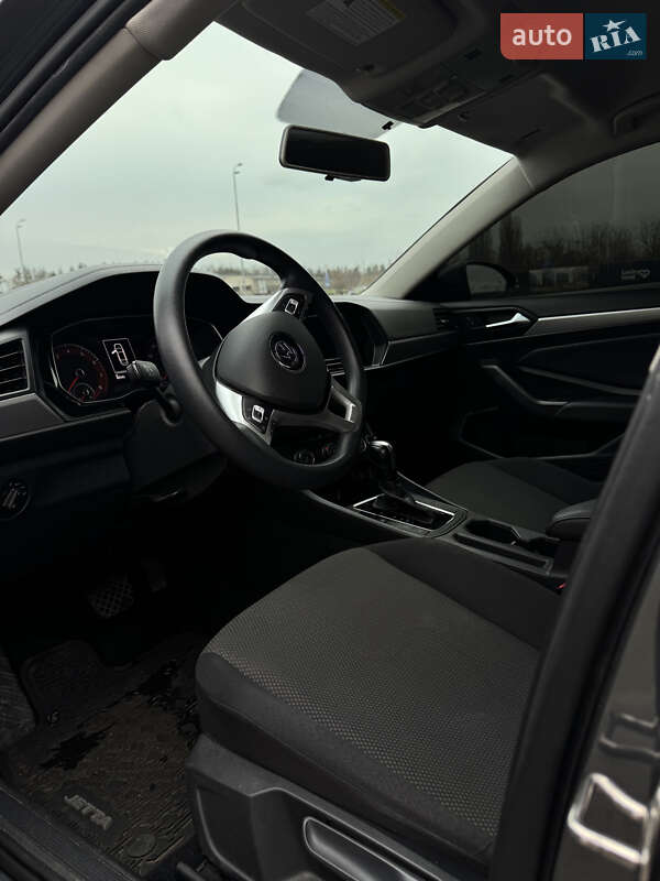 Седан Volkswagen Jetta 2019 в Киеве