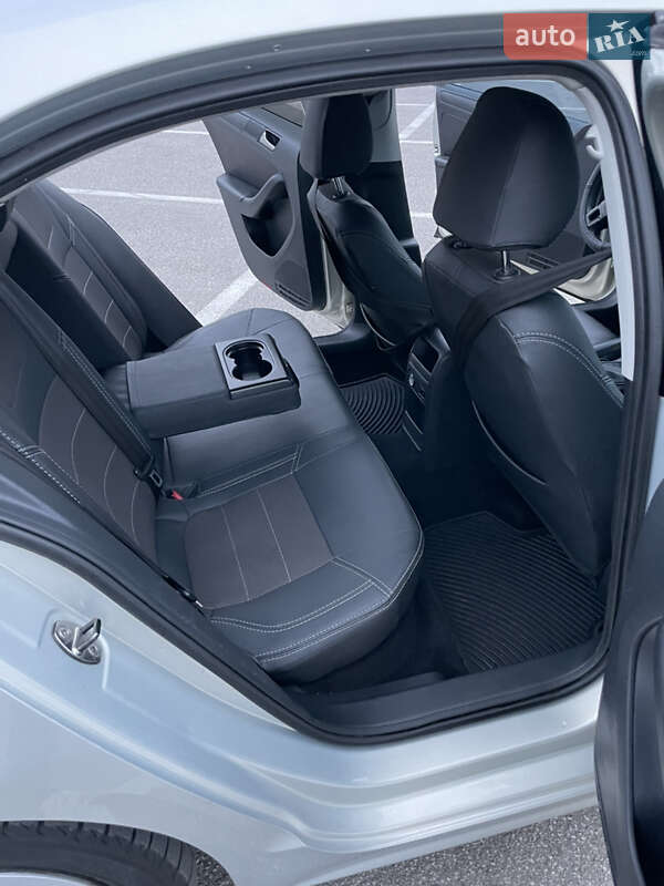 Седан Volkswagen Jetta 2011 в Києві фото 21 Седан Volkswagen Jetta 2011 в Києві