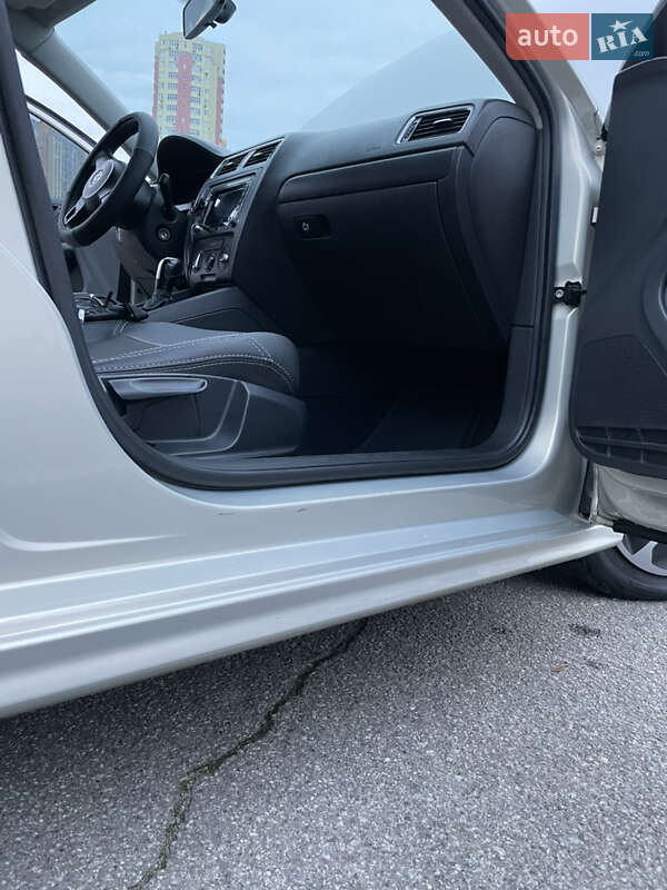 Седан Volkswagen Jetta 2011 в Києві фото 31 Седан Volkswagen Jetta 2011 в Києві