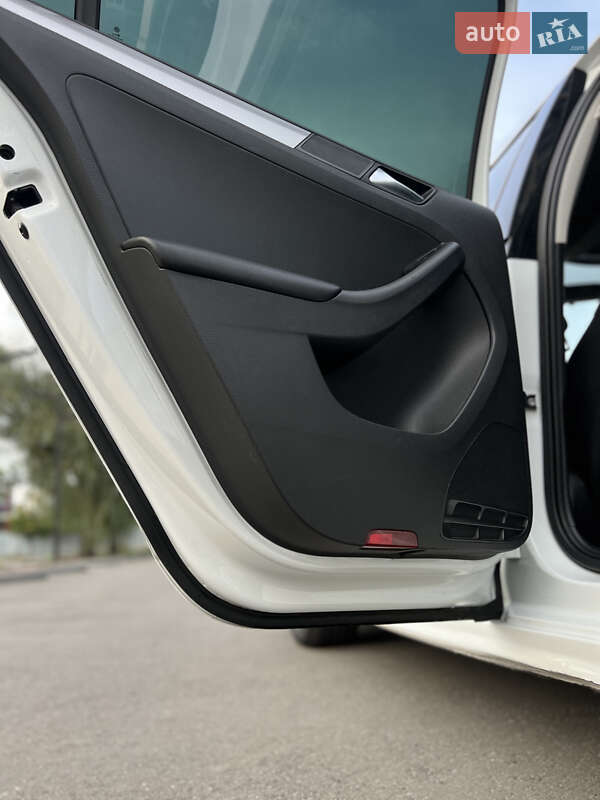 Седан Volkswagen Jetta 2016 в Нетешине