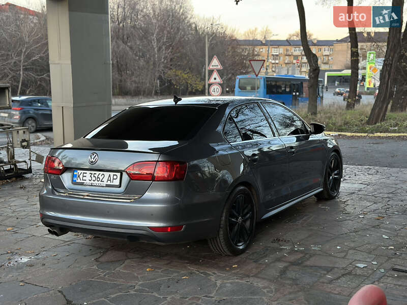 Седан Volkswagen Jetta 2011 в Днепре