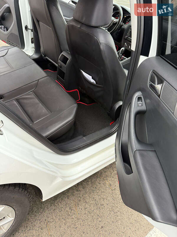 Седан Volkswagen Jetta 2015 в Одессе