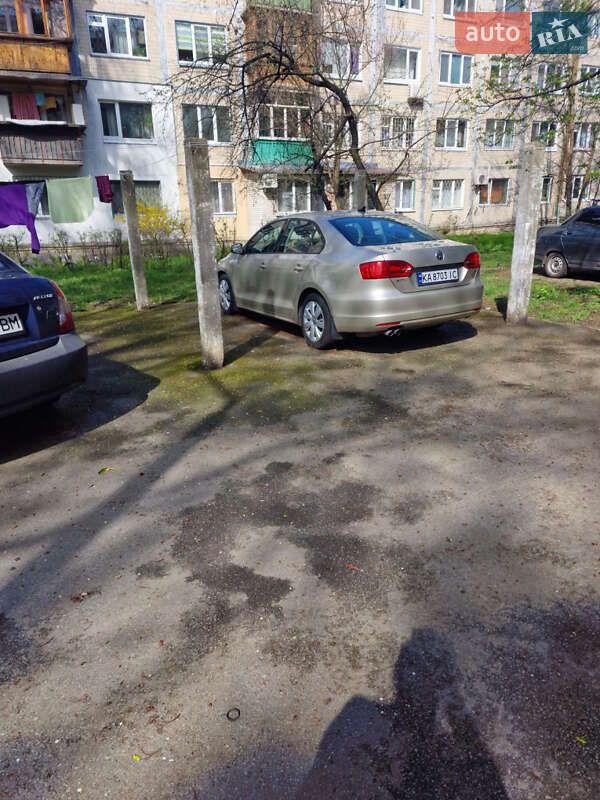 Седан Volkswagen Jetta 2014 в Києві фото 4 Седан Volkswagen Jetta 2014 в Києві