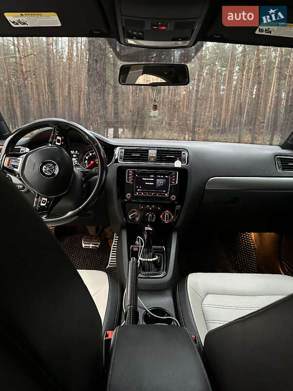 Седан Volkswagen Jetta 2016 в Полтаві