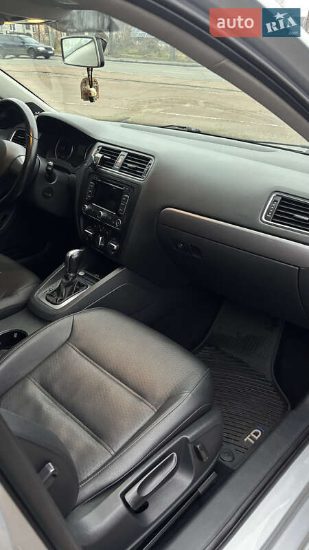 Седан Volkswagen Jetta 2014 в Житомирі фото 17 Седан Volkswagen Jetta 2014 в Житомирі