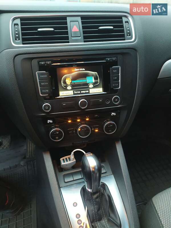 Седан Volkswagen Jetta 2013 в Тараще фото 19 Седан Volkswagen Jetta 2013 в Тараще