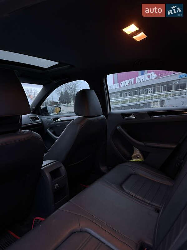 Седан Volkswagen Jetta 2016 в Запоріжжі фото 37 Седан Volkswagen Jetta 2016 в Запоріжжі