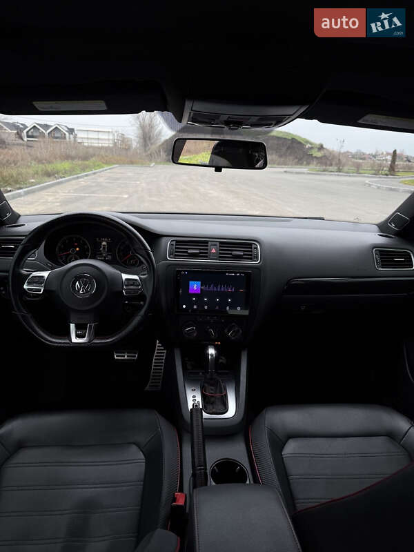 Седан Volkswagen Jetta 2014 в Днепре