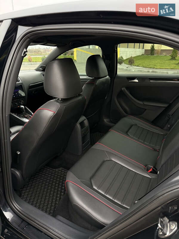 Седан Volkswagen Jetta 2014 в Днепре