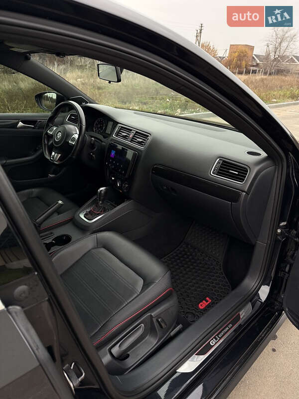 Седан Volkswagen Jetta 2014 в Днепре