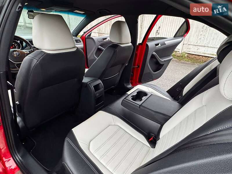 Седан Volkswagen Jetta 2016 в Києві