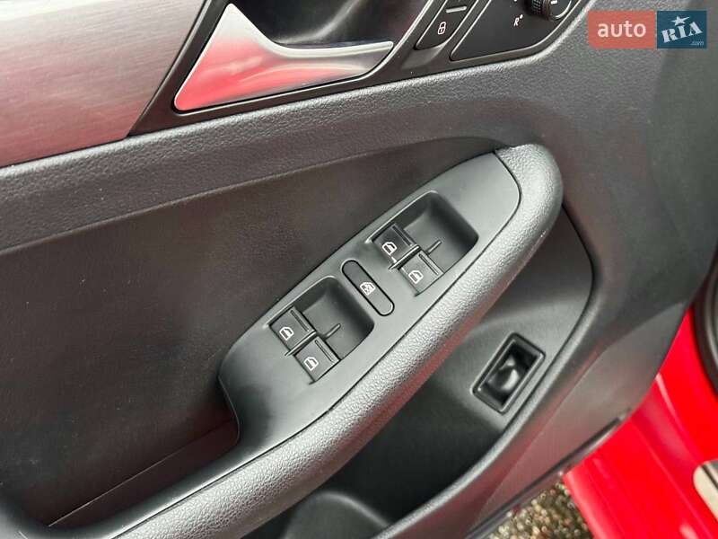 Седан Volkswagen Jetta 2016 в Києві