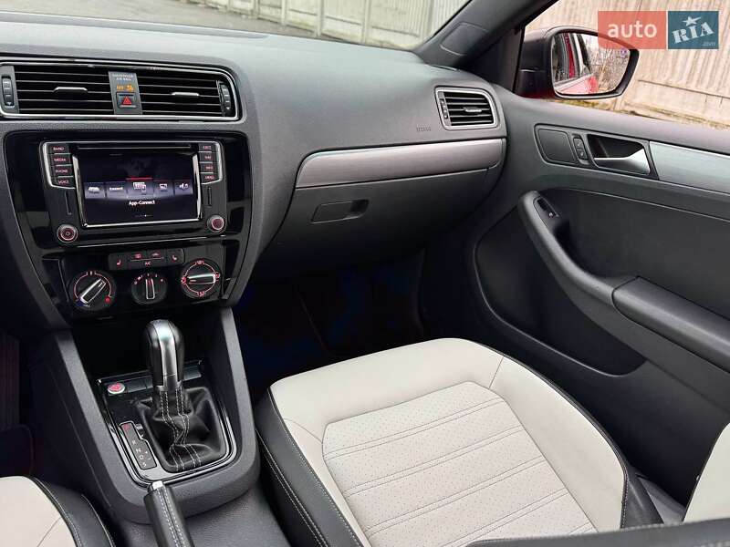 Седан Volkswagen Jetta 2016 в Києві