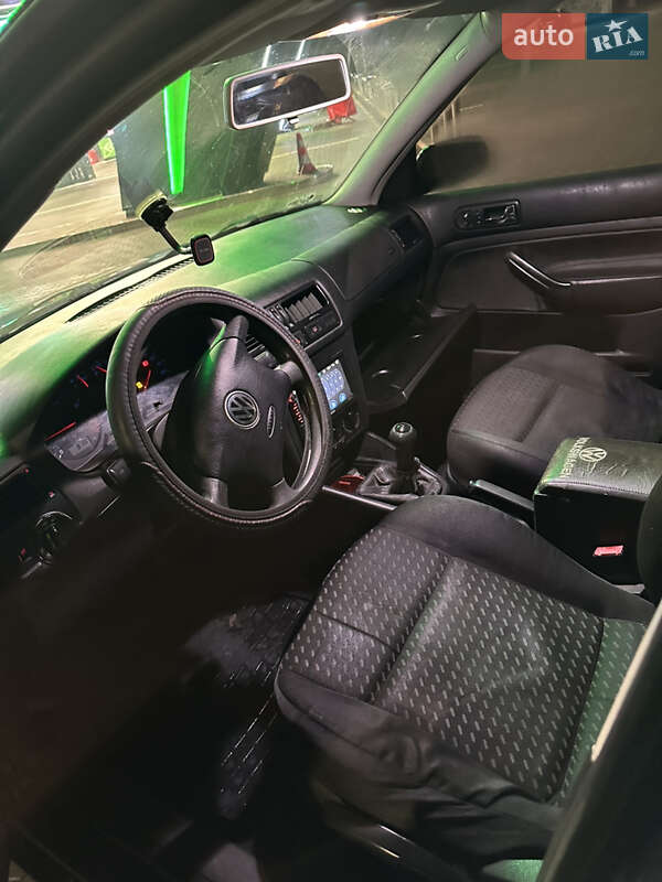 Седан Volkswagen Jetta 2002 в Луцьку