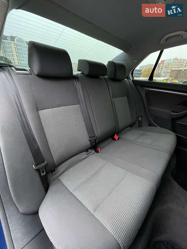 Седан Volkswagen Jetta 2006 в Кременчуці