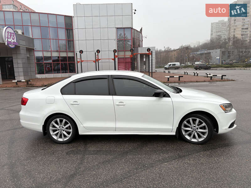 Седан Volkswagen Jetta 2014 в Харькове