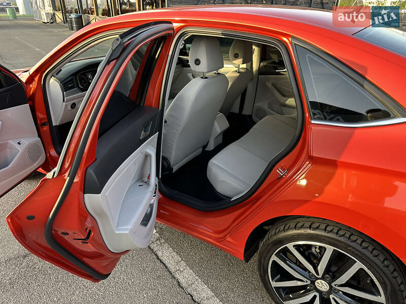 Седан Volkswagen Jetta 2019 в Киеве