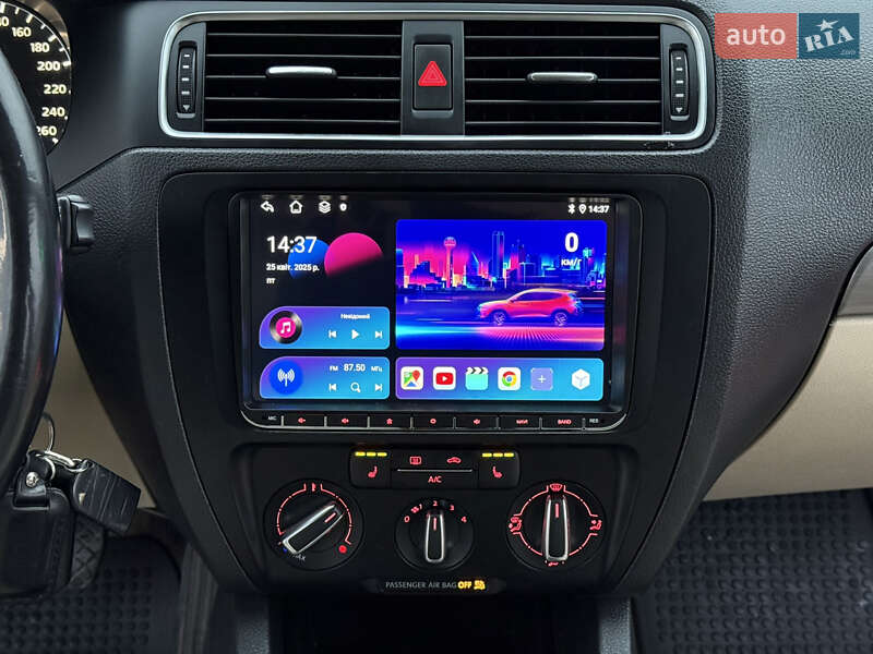 Седан Volkswagen Jetta 2013 в Киеве фото 24 Седан Volkswagen Jetta 2013 в Киеве