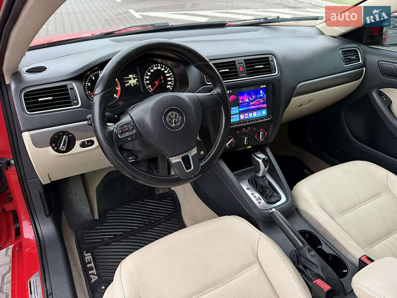 Седан Volkswagen Jetta 2013 в Киеве фото 32 Седан Volkswagen Jetta 2013 в Киеве