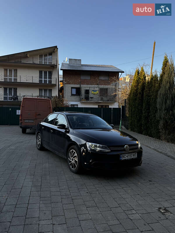 Седан Volkswagen Jetta 2014 в Львове