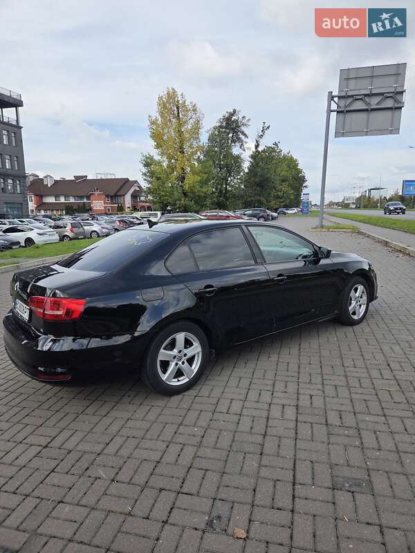 Седан Volkswagen Jetta 2014 в Львові