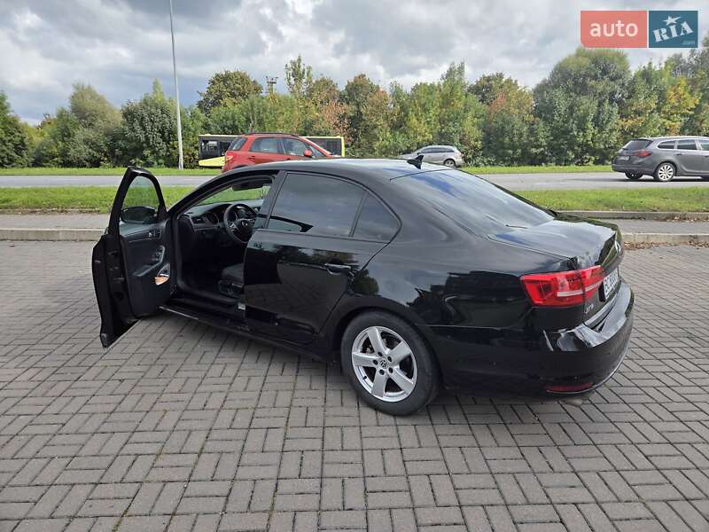 Седан Volkswagen Jetta 2014 в Львові