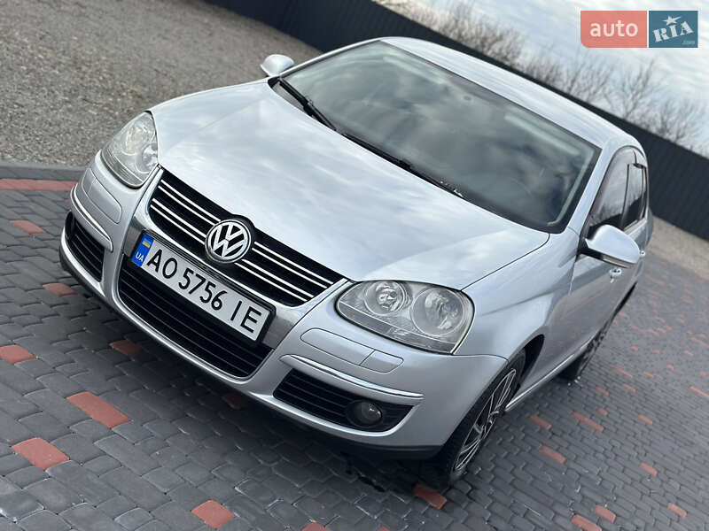 Седан Volkswagen Jetta 2010 в Берегово