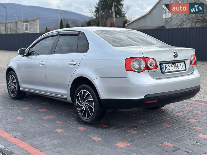 Седан Volkswagen Jetta 2010 в Берегово