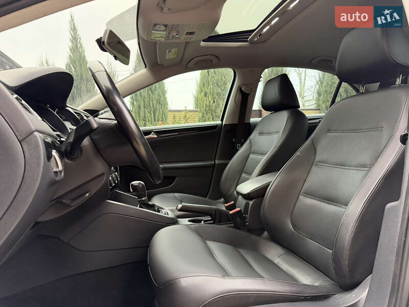 Седан Volkswagen Jetta 2015 в Дніпрі