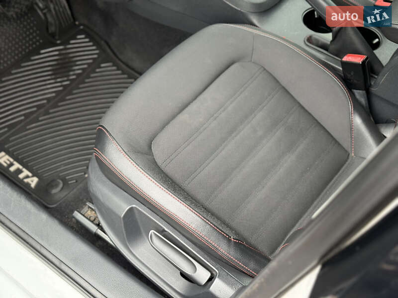 Седан Volkswagen Jetta 2015 в Киеве фото 26 Седан Volkswagen Jetta 2015 в Киеве