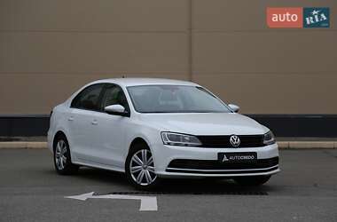 Седан Volkswagen Jetta 2016 в Києві