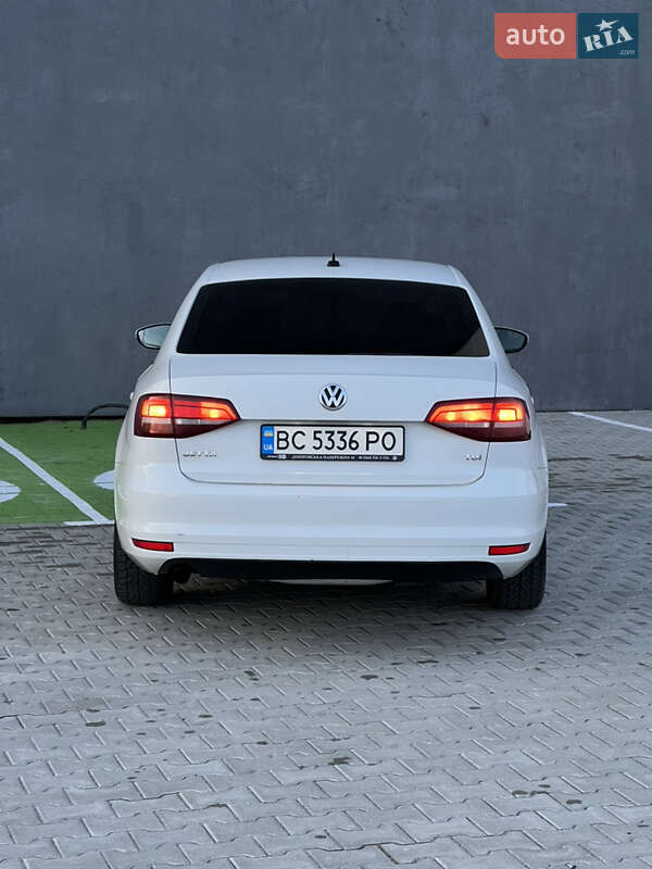 Седан Volkswagen Jetta 2016 в Львові