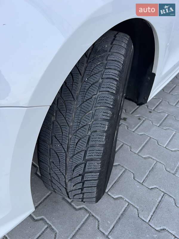 Седан Volkswagen Jetta 2016 в Львові